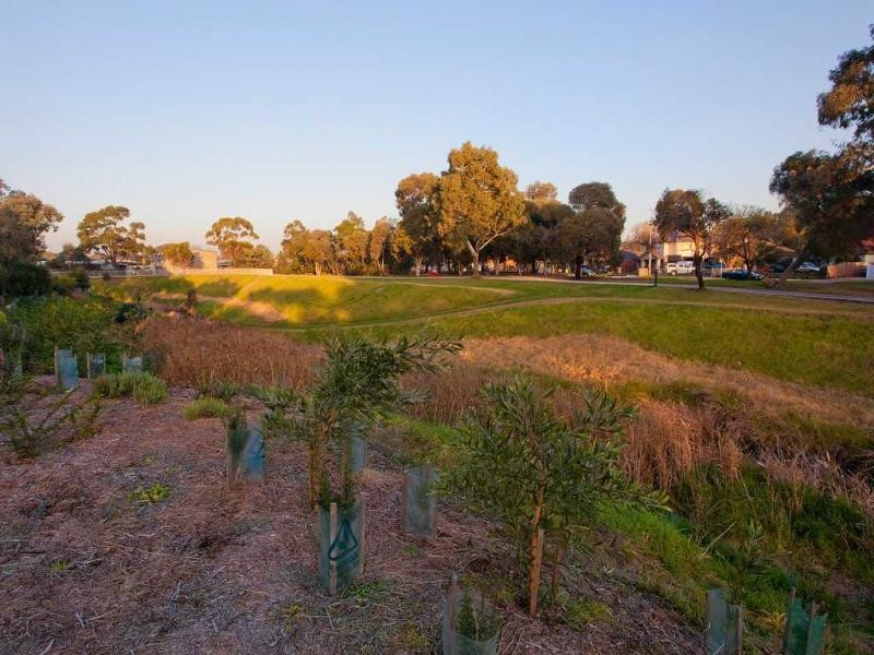 5B Gregory Street, Oak Park VIC 3046