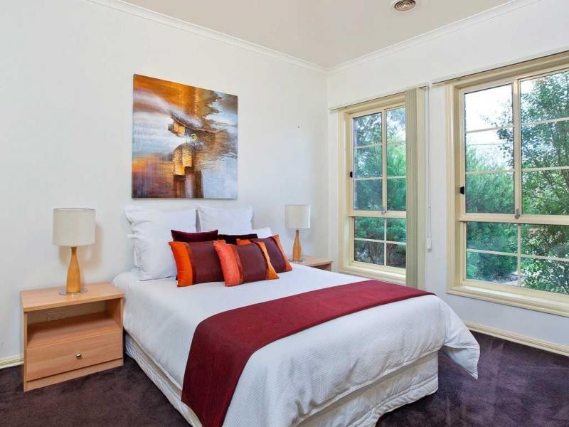 1/32 Banksia Grove, Tullamarine VIC 3043