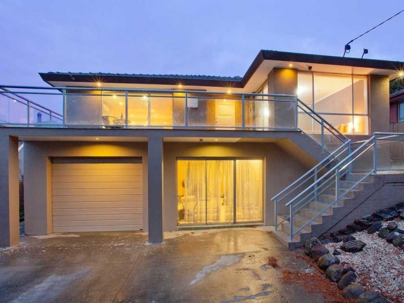 373 Mascoma Street, Strathmore Heights VIC 3041