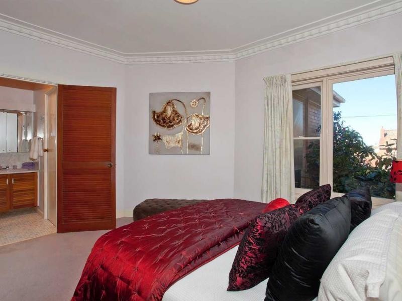 10 Rosebank Avenue, Strathmore VIC 3041