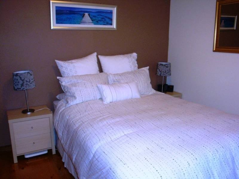 2/63 Rhodes Parade, Oak Park VIC 3046