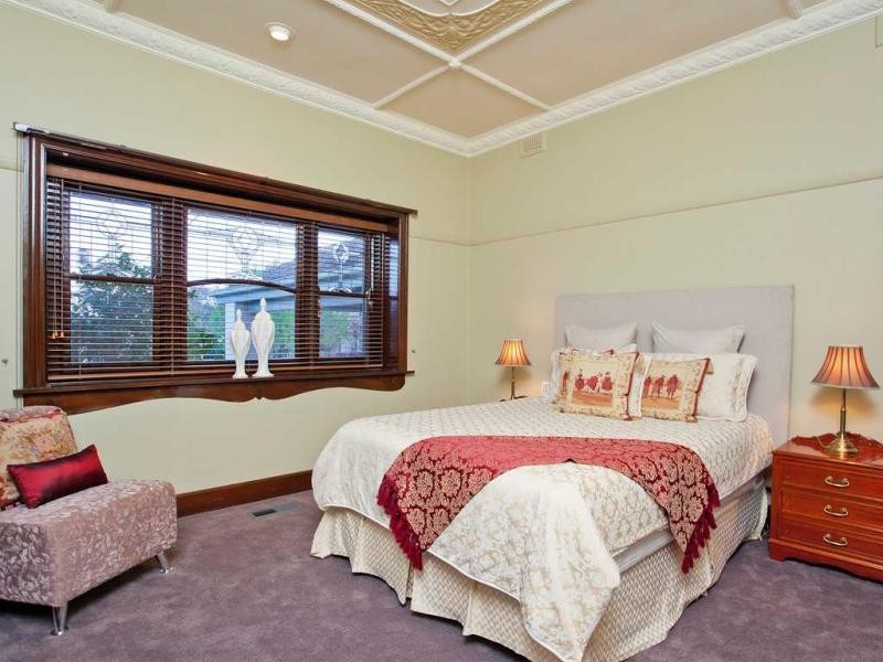 6 Rosebank Avenue, Strathmore VIC 3041