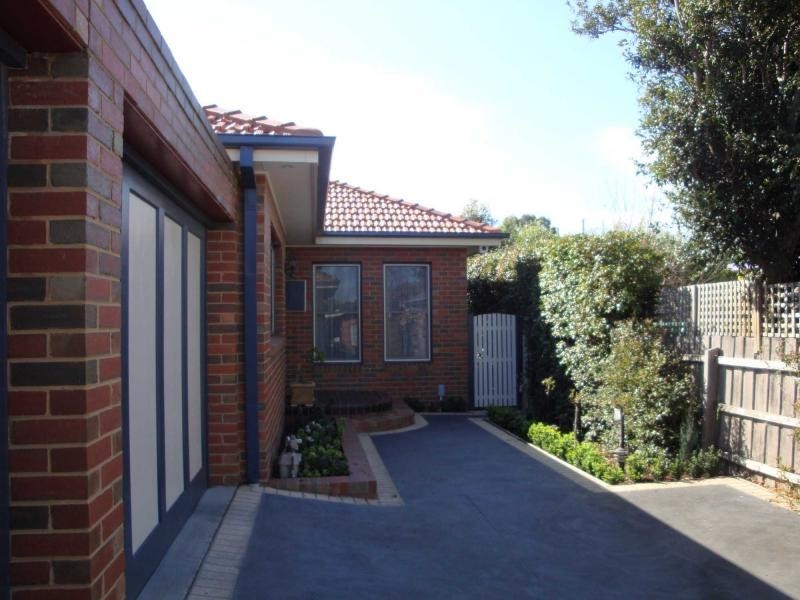 2/12 Cartwright Street, Oak Park VIC 3046