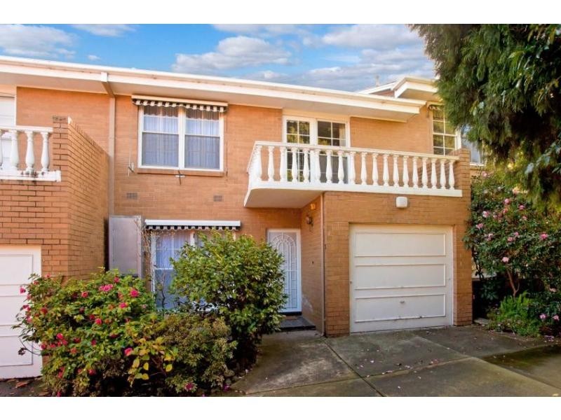3/242 Woodland Street, Strathmore VIC 3041