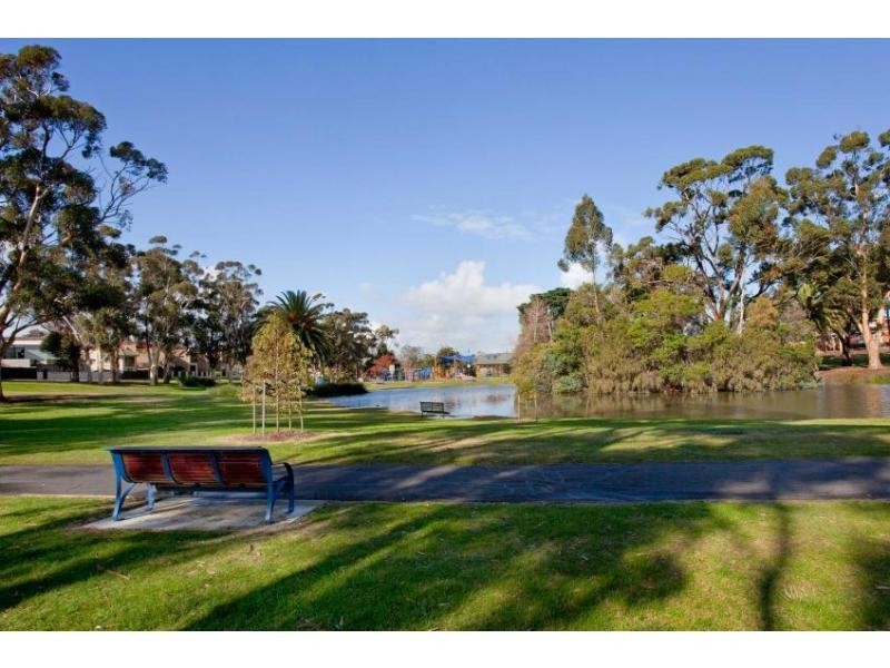 3/242 Woodland Street, Strathmore VIC 3041
