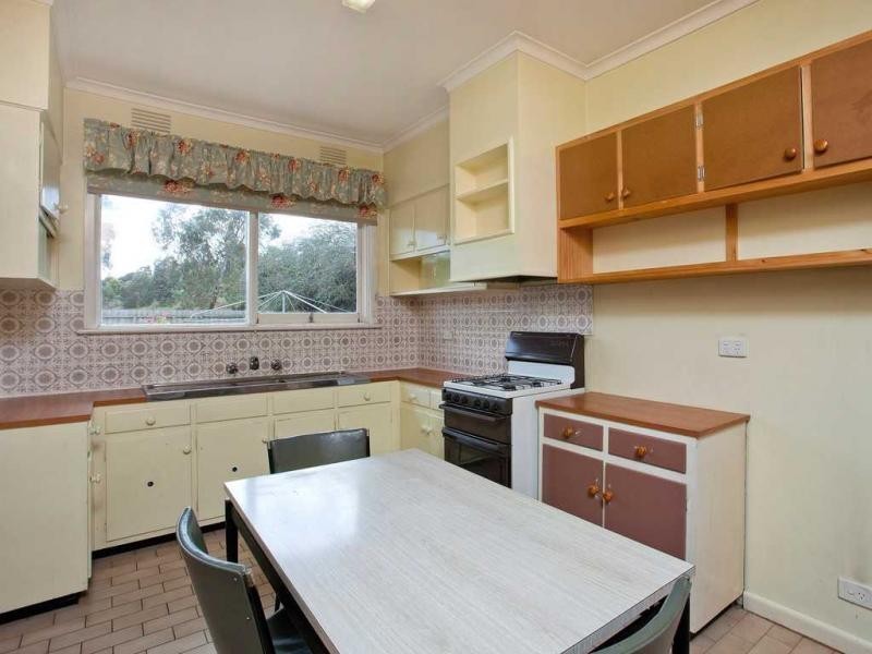 15 Talbot Road, Strathmore VIC 3041