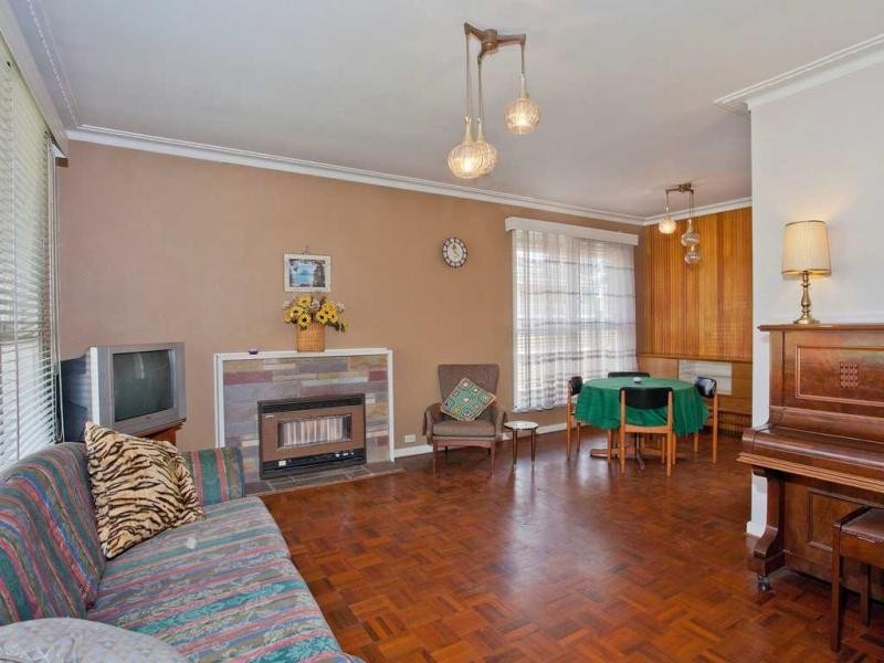 15 Talbot Road, Strathmore VIC 3041