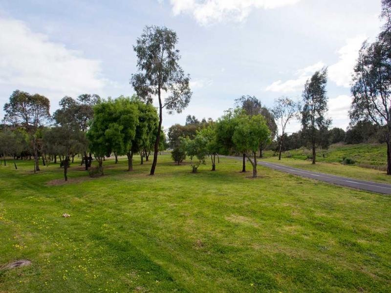 15 Talbot Road, Strathmore VIC 3041