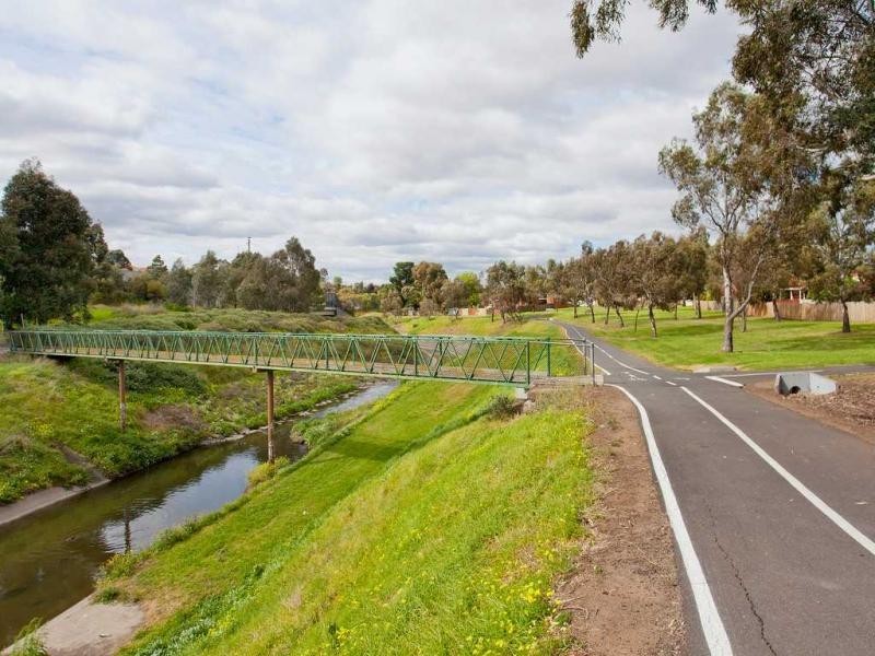 15 Talbot Road, Strathmore VIC 3041