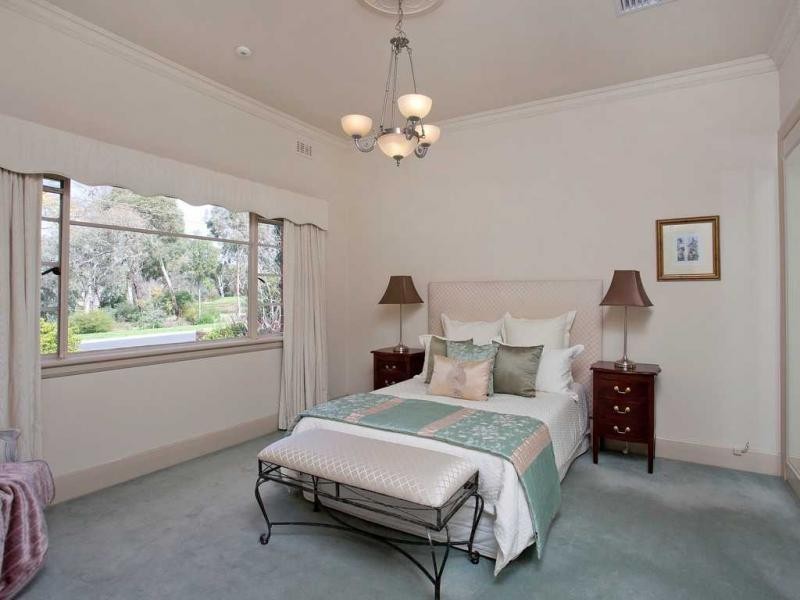 4 Glenbervie Road, Strathmore VIC 3041