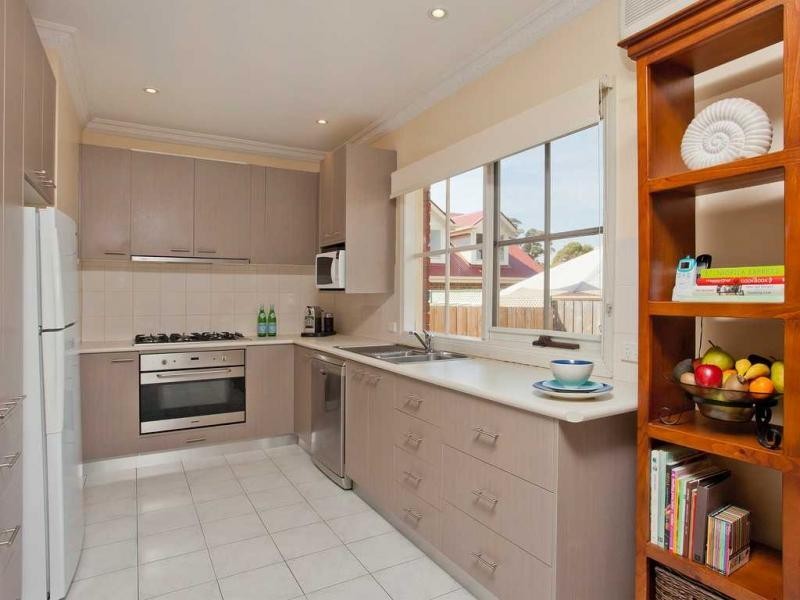 2/35 Balmoral Avenue, Strathmore VIC 3041