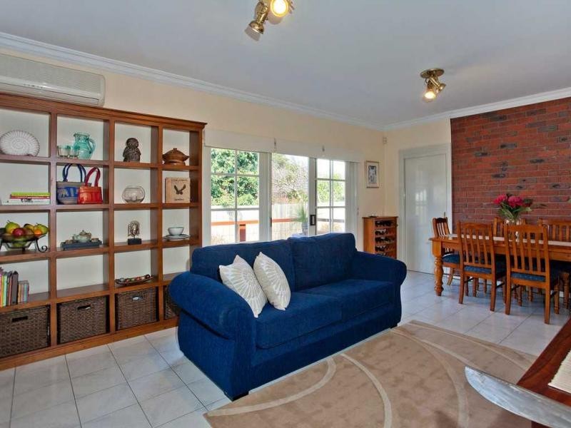 2/35 Balmoral Avenue, Strathmore VIC 3041