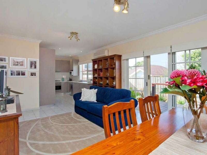 2/35 Balmoral Avenue, Strathmore VIC 3041
