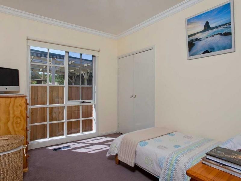 2/35 Balmoral Avenue, Strathmore VIC 3041