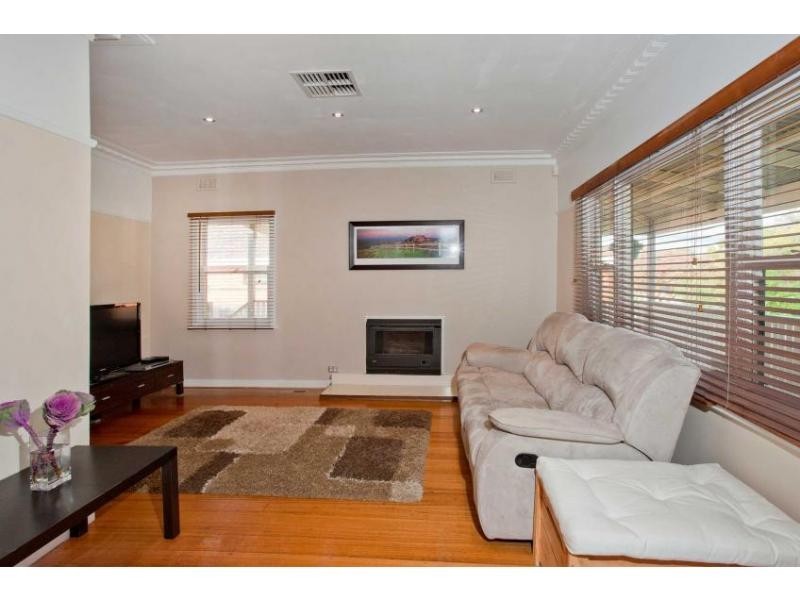 8 VICTORIA Street, Oak Park VIC 3046