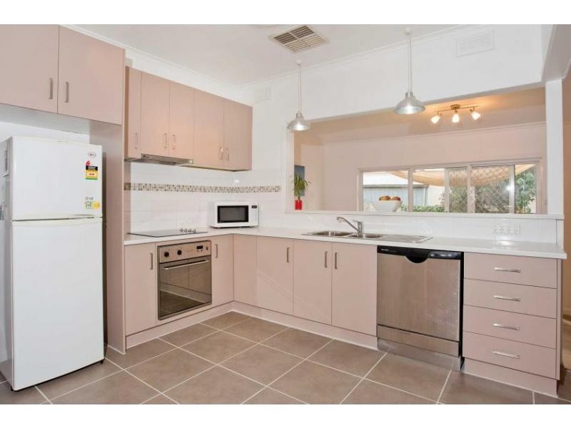 8 VICTORIA Street, Oak Park VIC 3046