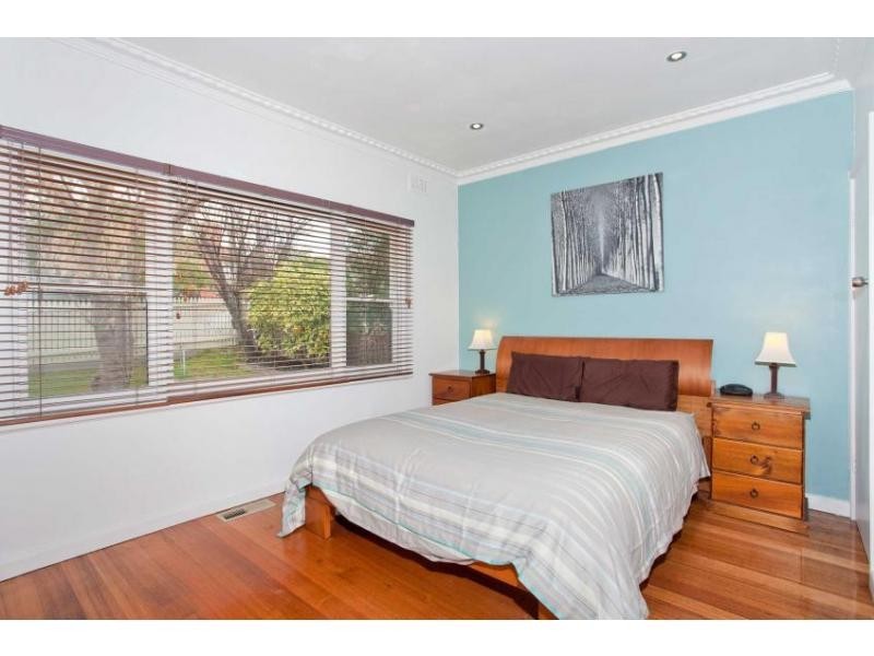 8 VICTORIA Street, Oak Park VIC 3046