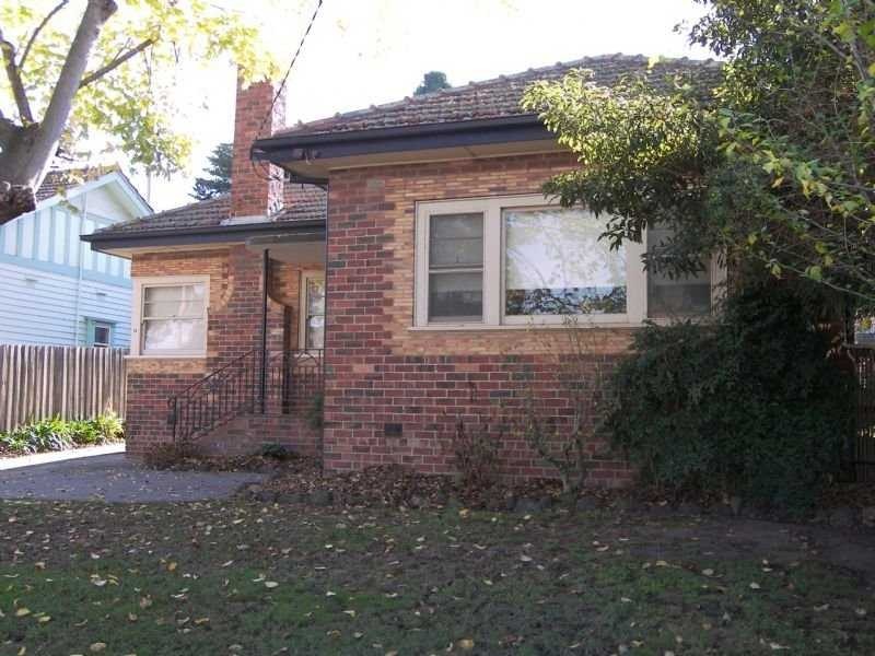 18 Salmon Avenue, Strathmore VIC 3041