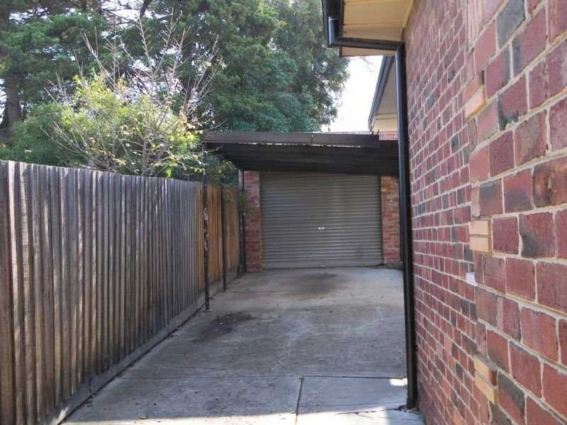 18 Salmon Avenue, Strathmore VIC 3041