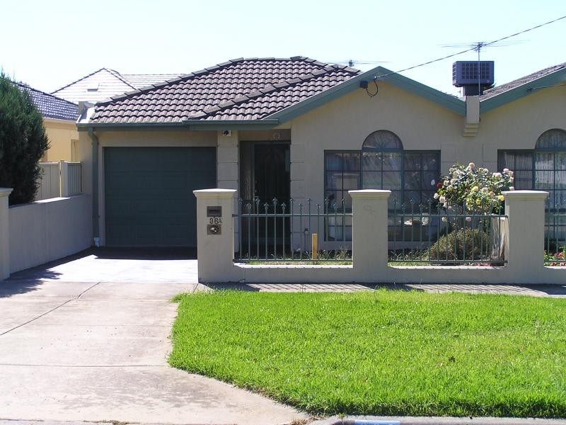 36A Carnarvon Road, Strathmore VIC 3041