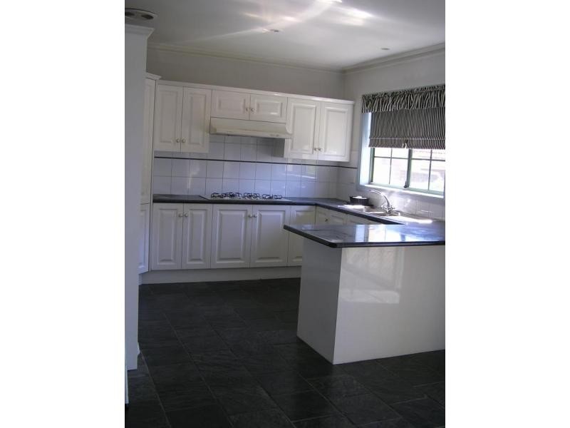 36A Carnarvon Road, Strathmore VIC 3041