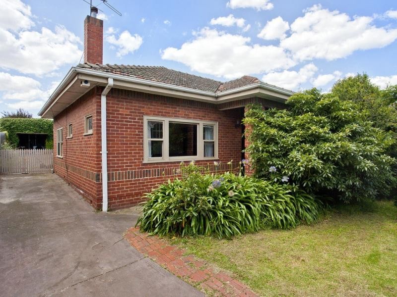 12 Rosebank Avenue, Strathmore VIC 3041
