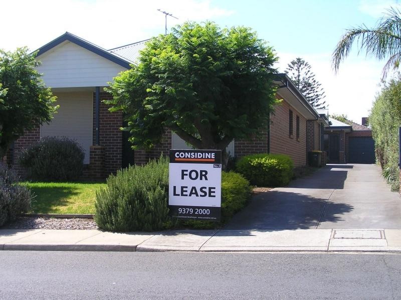 2/46 Mc Namara Avenue, Airport West VIC 3042