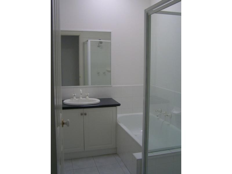 2/46 Mc Namara Avenue, Airport West VIC 3042