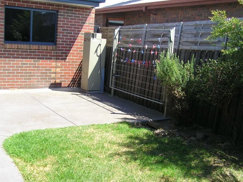 2/46 Mc Namara Avenue, Airport West VIC 3042