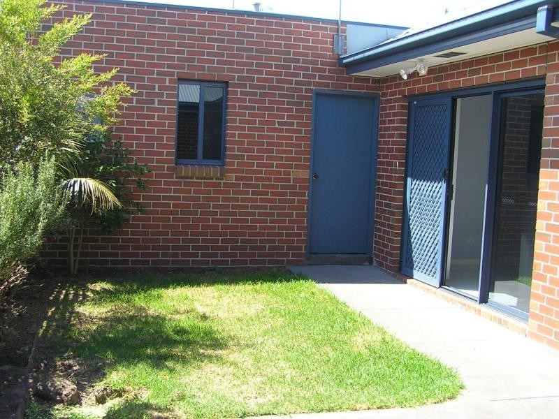 2/46 Mc Namara Avenue, Airport West VIC 3042