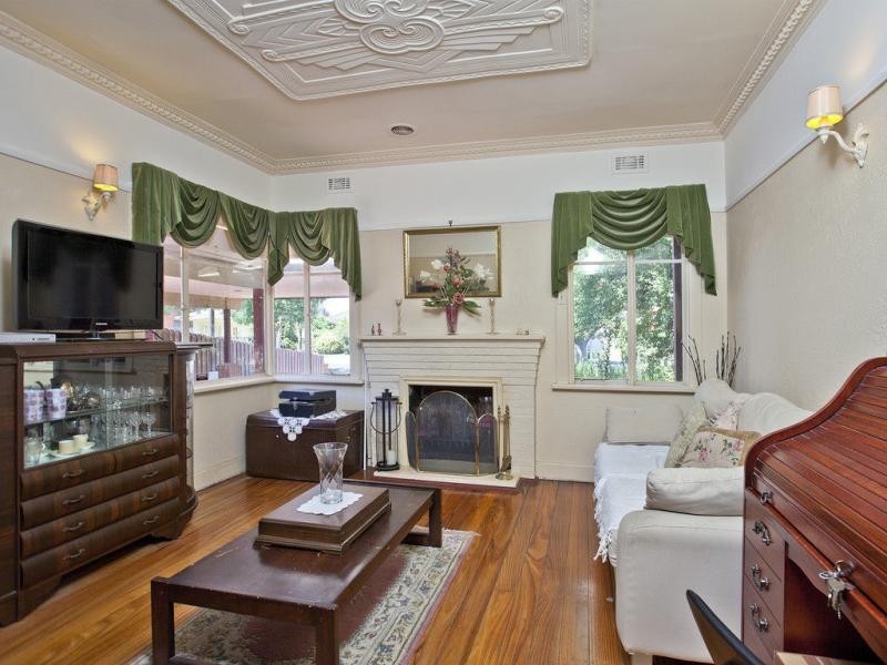 34 Kernan Street, Strathmore VIC 3041