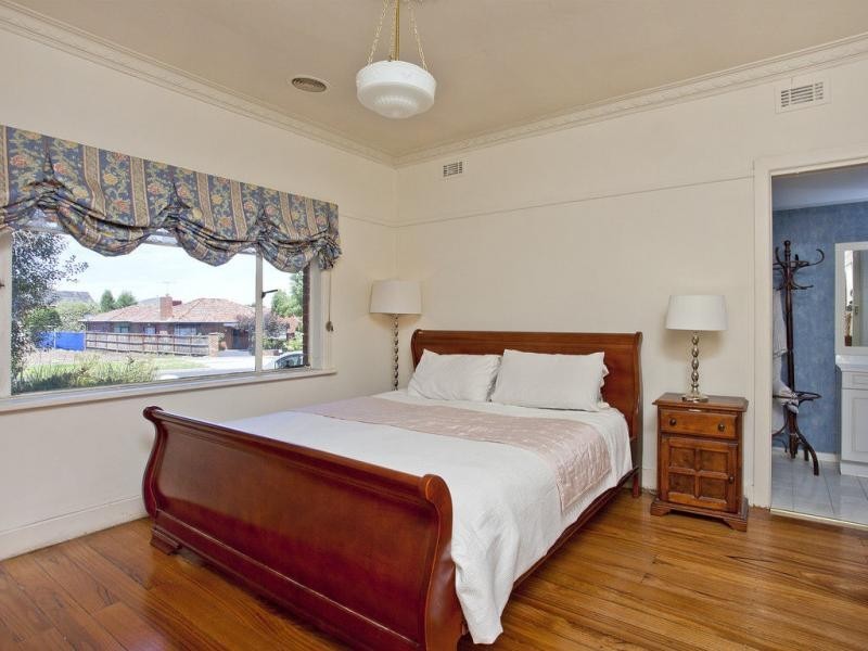 34 Kernan Street, Strathmore VIC 3041