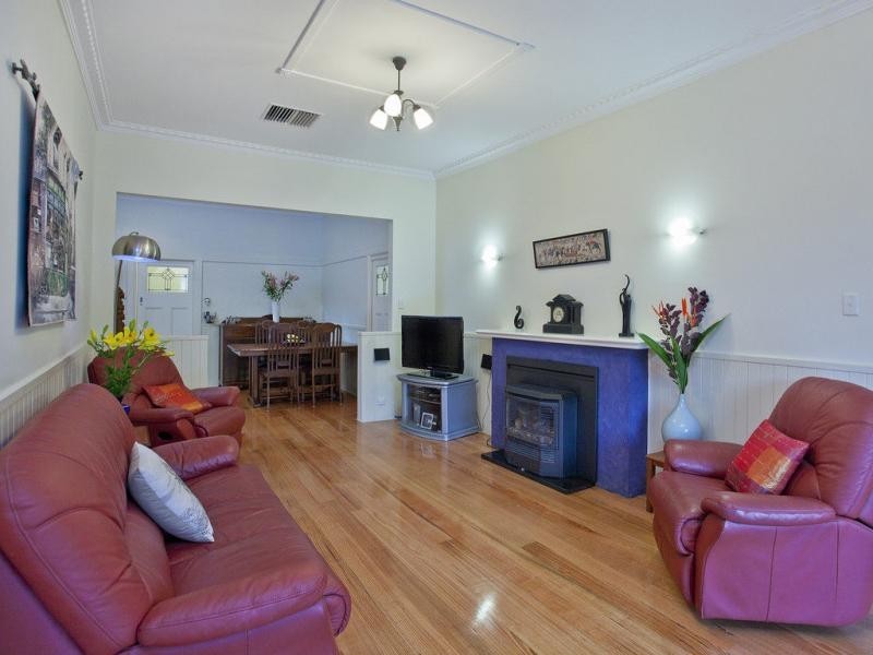 2 Bruce Street, Strathmore VIC 3041