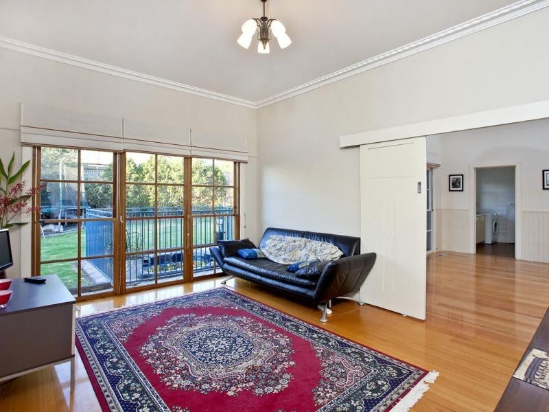 2 Bruce Street, Strathmore VIC 3041