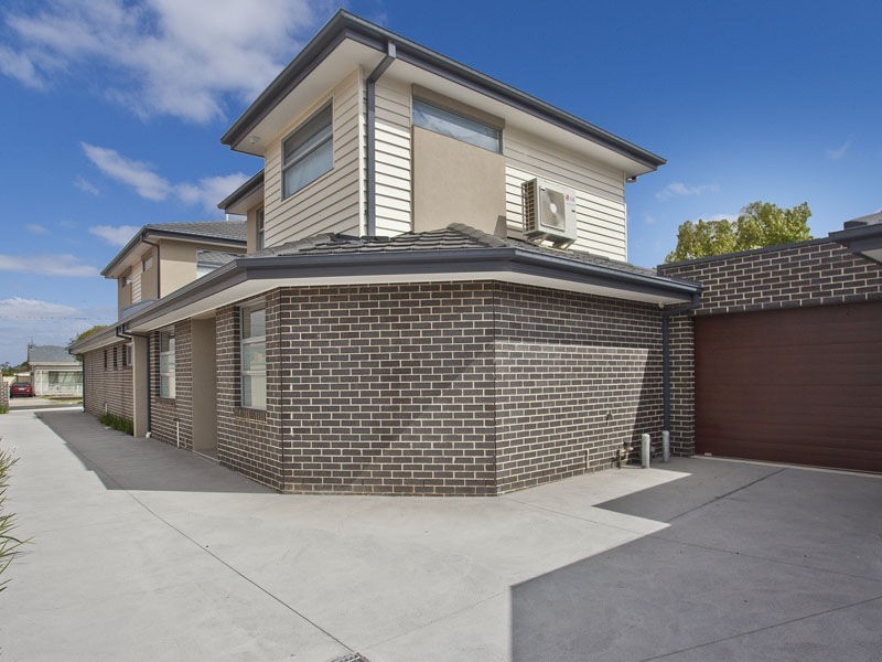 2/48 Elstone Avenue, Airport West VIC 3042