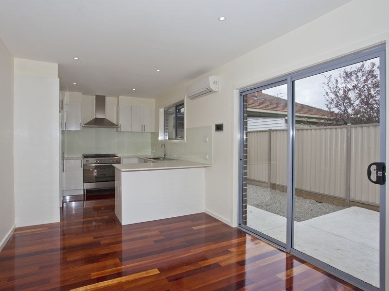 2/48 Elstone Avenue, Airport West VIC 3042