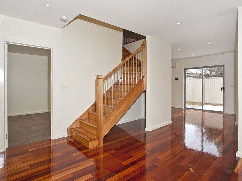 2/48 Elstone Avenue, Airport West VIC 3042