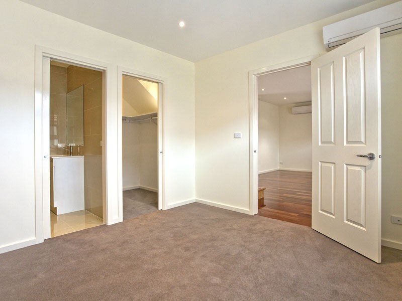 2/48 Elstone Avenue, Airport West VIC 3042