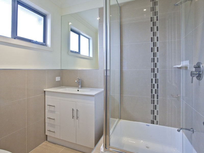 2/48 Elstone Avenue, Airport West VIC 3042