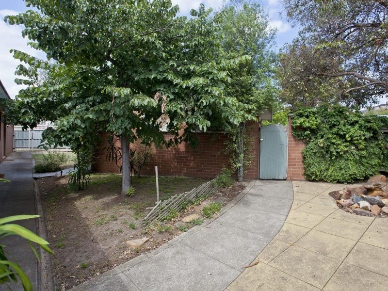 1 Willonga Street, Strathmore VIC 3041