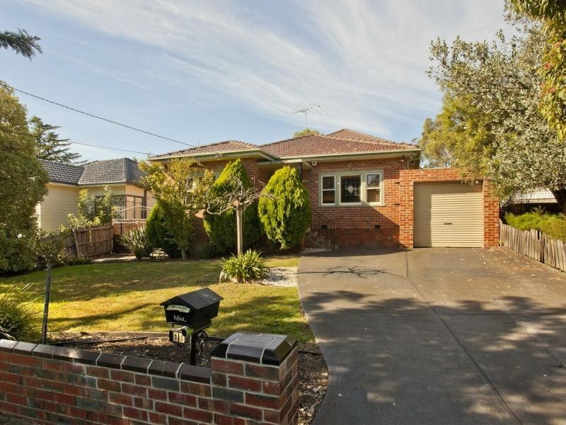 11 Loeman Street, Strathmore VIC 3041
