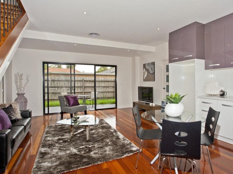2/122 Arvon Road, Strathmore VIC 3041