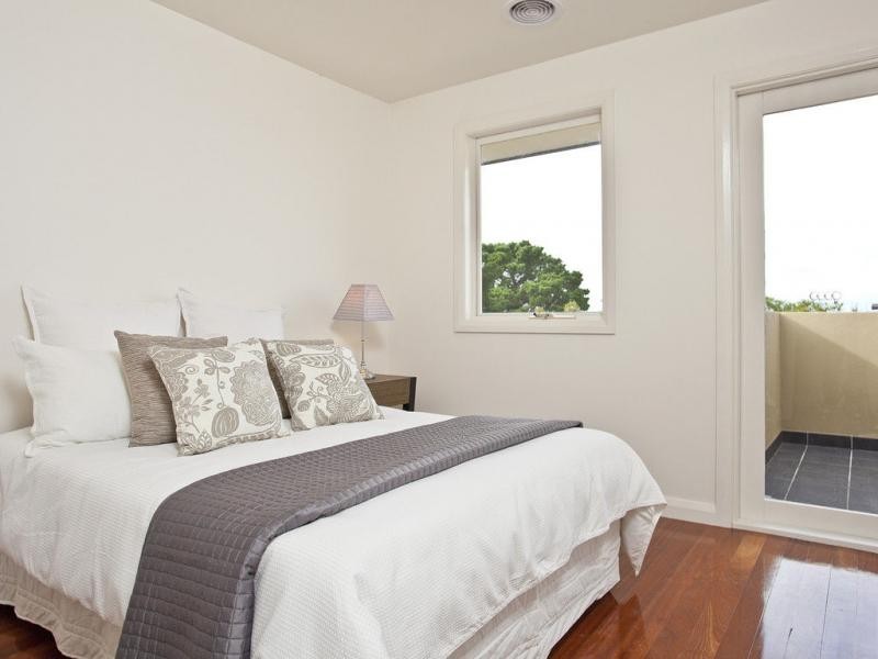 2/122 Arvon Road, Strathmore VIC 3041