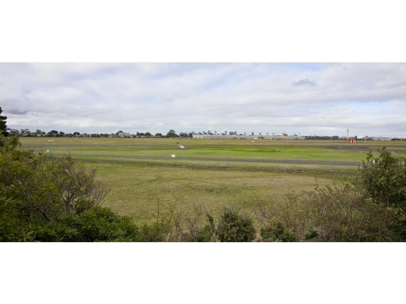 2/122 Arvon Road, Strathmore VIC 3041