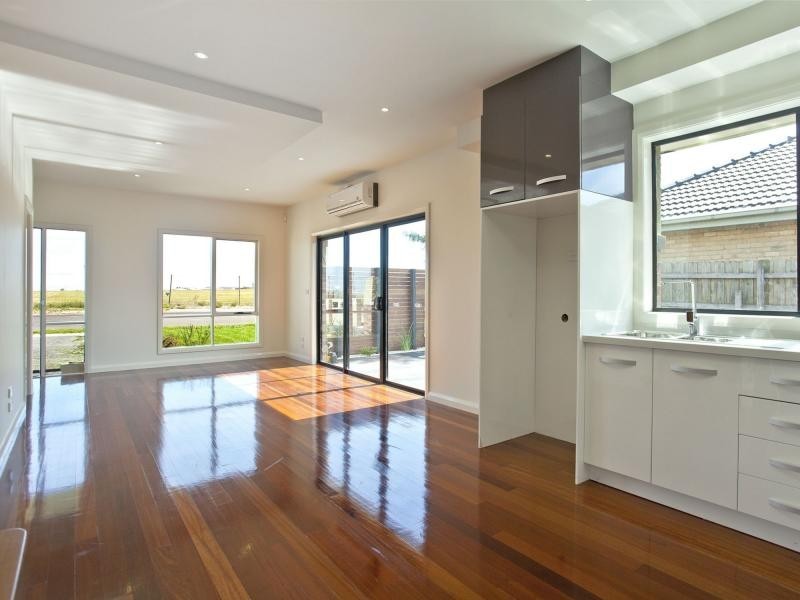 1/122 Arvon Road, Strathmore VIC 3041