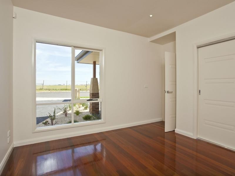 1/122 Arvon Road, Strathmore VIC 3041