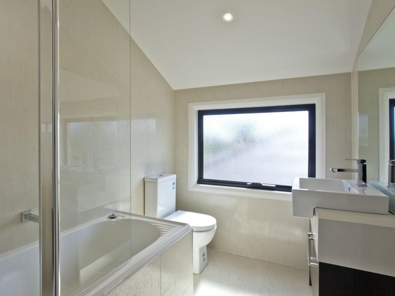 1/122 Arvon Road, Strathmore VIC 3041