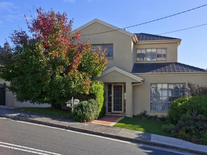 6 Kilburn Street, Strathmore VIC 3041