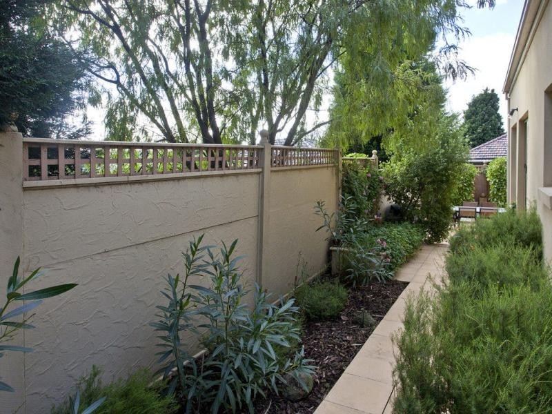 6 Kilburn Street, Strathmore VIC 3041