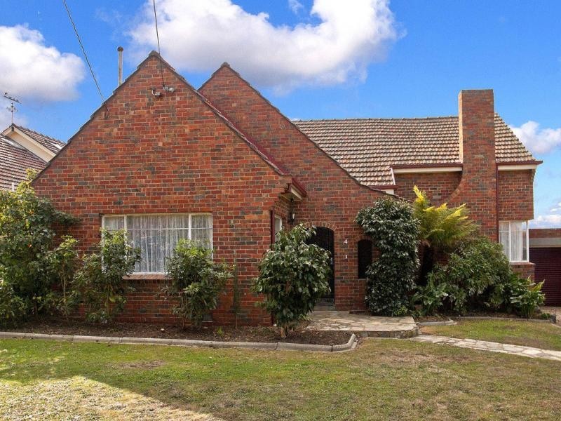 4 Grammar Street, Strathmore VIC 3041